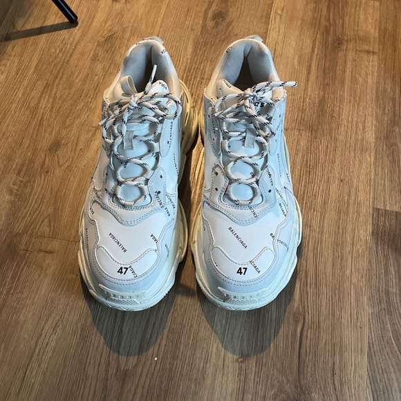 Balenciaga Triple S - Picture 1 of 3